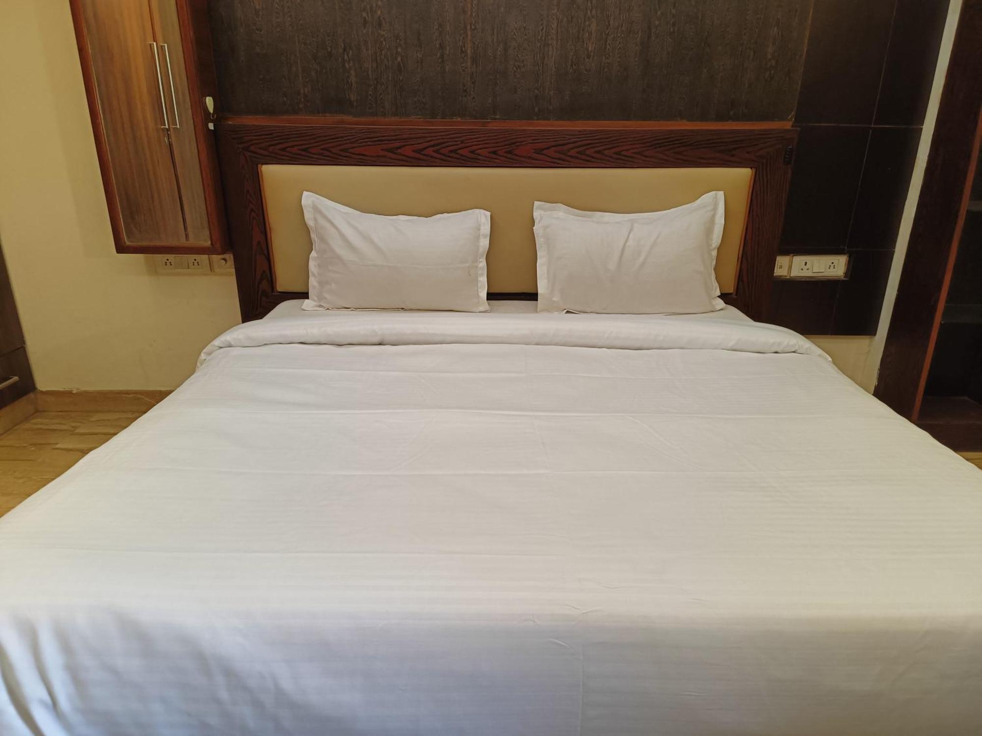 Greenleaf Apartment And Suites, Greater Kailash 1 Нью-Дели Экстерьер фото