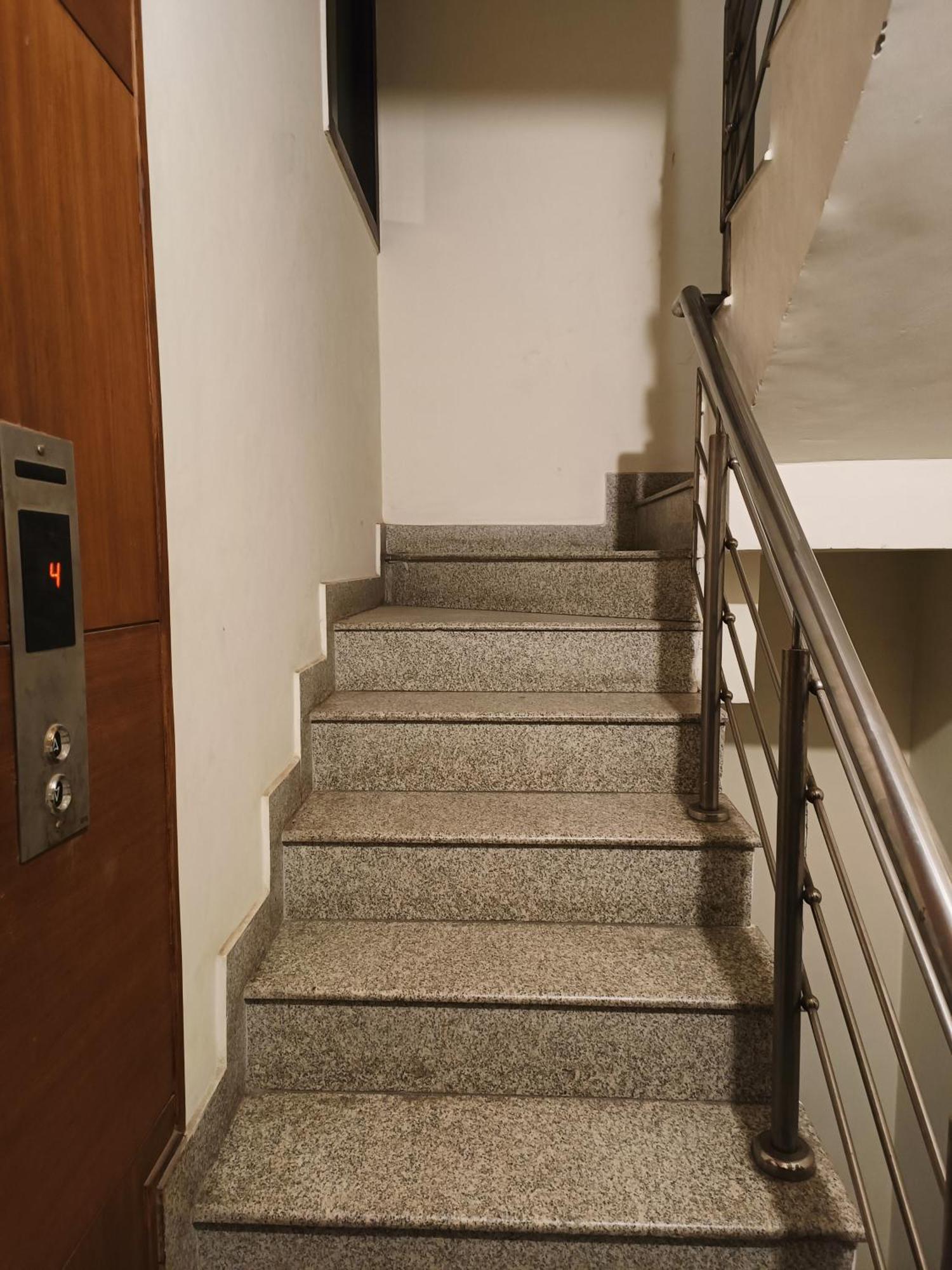 Greenleaf Apartment And Suites, Greater Kailash 1 Нью-Дели Экстерьер фото